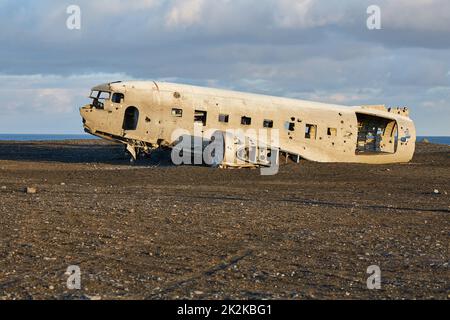 Flugzeugwrack in Island Stockfoto