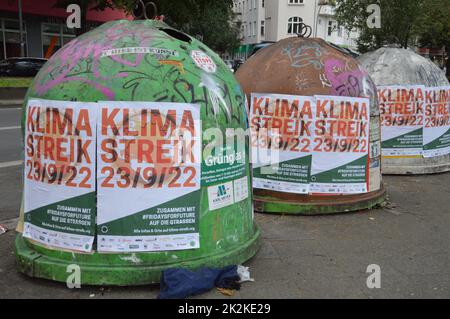 Berlin, Deutschland - September, 2022 - Freitags für zukünftige Plakate in der Sonnenallee in Neukölln. (Foto von Markku Rainer Peltonen) Stockfoto