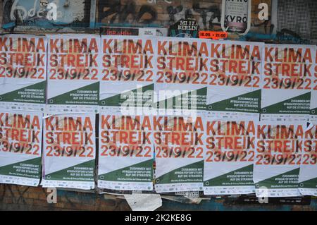 Berlin, Deutschland - September, 2022 - Freitags für zukünftige Plakate in der Sonnenallee in Neukölln. (Foto von Markku Rainer Peltonen) Stockfoto