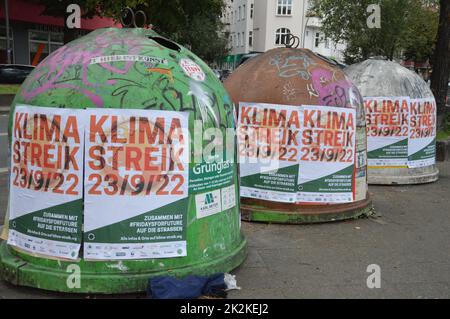 Berlin, Deutschland - September, 2022 - Freitags für zukünftige Plakate in der Sonnenallee in Neukölln. (Foto von Markku Rainer Peltonen) Stockfoto