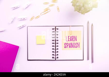 Konzeptionelle Darstellung Spanisch lernen. Word für Übersetzungssprache in Spanien Sprachdialekt Sprache Blitzlehrer Schulbedarf, Lehrersammlungen, Schreibwerkzeuge Stockfoto
