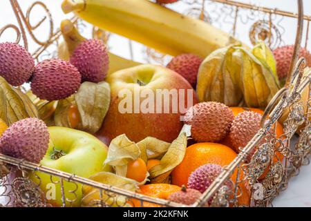 Stillleben von Früchten im Korb Stockfoto