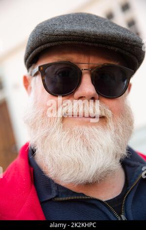 Mann mit Brille und Bart Stockfoto