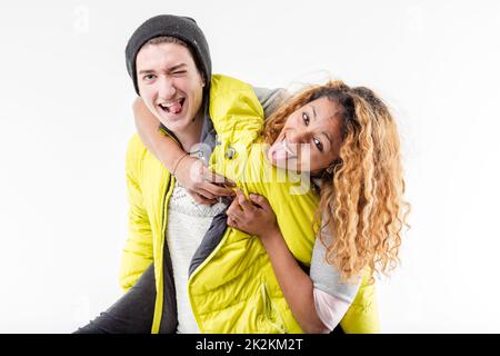 Gemischtrassige Freunde, die Gesichter machen Stockfoto