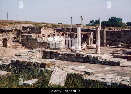 Bäder, Ausgrabungen in der archäologischen Stätte in Stobi oder Stobi (im ehemaligen Jugoslawien) - einer antiken Stadt des griechischen Paeonia, später von Makedonien erobert und schließlich in die Hauptstadt der römischen Provinz Makedonien Salutaris verwandelt. Mai 1980. Archivscan von einem Dia. Stockfoto