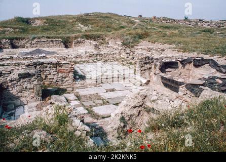 Ausgrabungen in der archäologischen Stätte Stobi oder Stobi (im ehemaligen Jugoslawien) - einer antiken Stadt des griechischen Paeonia, die später von Makedonien erobert wurde und schließlich zur Hauptstadt der römischen Provinz Makedonien Salutaris wurde. Mai 1980. Archivscan von einem Dia. Stockfoto