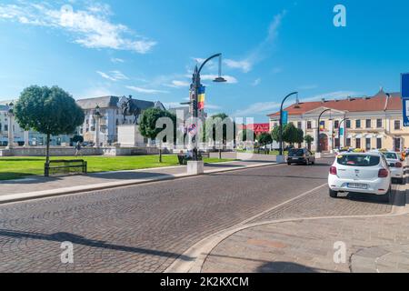 Oradea, Rumänien - 10. Juni 2022: Union Square (Rumänisch: Piata Unirii). Stockfoto