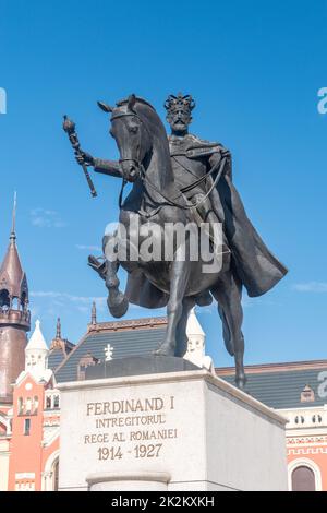 Oradea, Rumänien - 10. Juni 2022: Reiterdenkmal an Ferdinand I. von Rumänien. Stockfoto