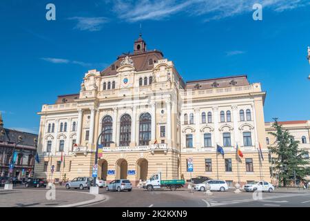 Oradea, Rumänien - 10. Juni 2022: Historische Gebäude des Oradea Rathauses. Stockfoto