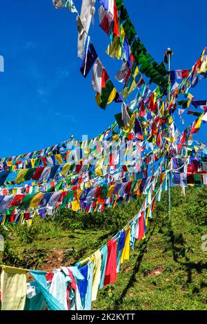 Buddhistische Gebetsfahnen luna in McLeod Ganj, Himachal Pradesh, Indien Stockfoto