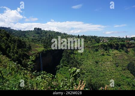 Blick auf einen der Sipi Falls im Mount Elgon National Park Stockfoto