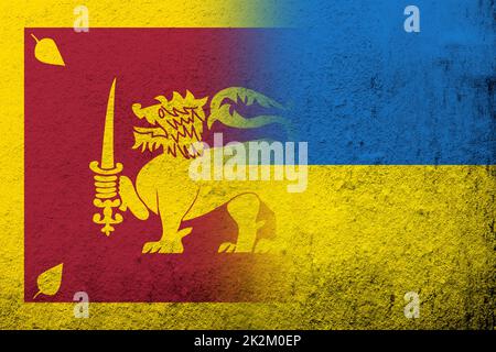 Die Demokratische Sozialistische Republik Sri Lanka Nationalflagge mit Nationalflagge der Ukraine. Grungen Hintergrund Stockfoto