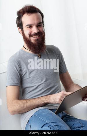 Dieser Block ist sehr nützlich, sagt der gutaussehende Typ Stockfoto