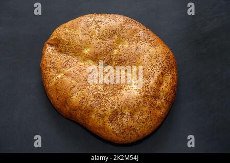 Pita mit Sesamsamen in Ramadan, Pita Brot in türkischer Kultur, Ramadan und Pide Stockfoto