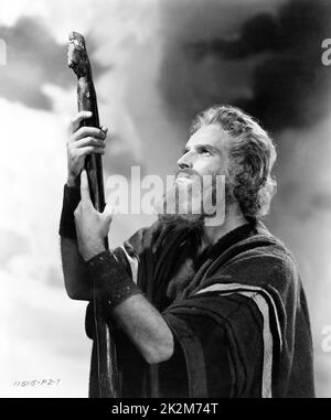 CHARLTON HESTON Porträt als Moses in DEN ZEHN GEBOTEN 1956 Regisseur CECIL B. DeMille Motion Pictures Associates / Paramount Pictures Stockfoto