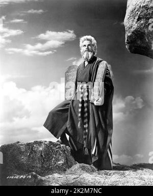 CHARLTON HESTON Porträt als Moses in DEN ZEHN GEBOTEN 1956 Regisseur CECIL B. DeMille Motion Pictures Associates / Paramount Pictures Stockfoto
