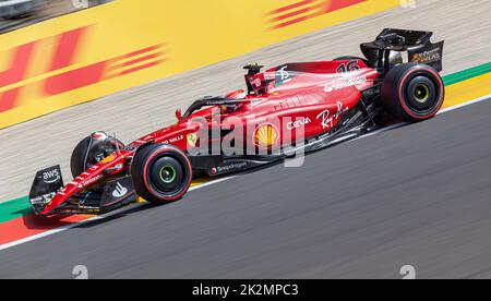 Charles Leclerc fährt mit seinem Ferrari F1 auf der Rennstrecke von Spa Francorchamps während des Grand prix von Belgien, August 2022 Stockfoto