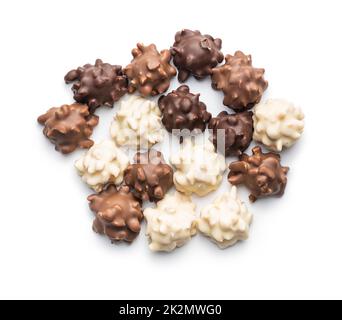 Schokoladentrüffel. Sweer pralines isoliert auf weißem Hintergrund. Stockfoto