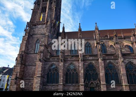 Teil der großen Münster in der Stadt Freiburg Stockfoto
