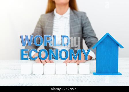 Textunterschrift präsentiert . Geschäftskonzept Eine junge Dame Orbusinesswoman Holding Orpresenting Home in Business Outfit Stockfoto