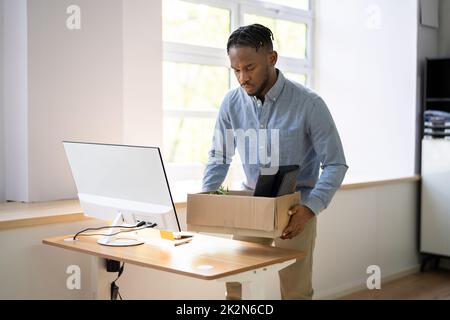 Kündigen Sie Die Tätigkeit, Oder Kündigen Sie Den Mitarbeiter, Der Auszieht Stockfoto