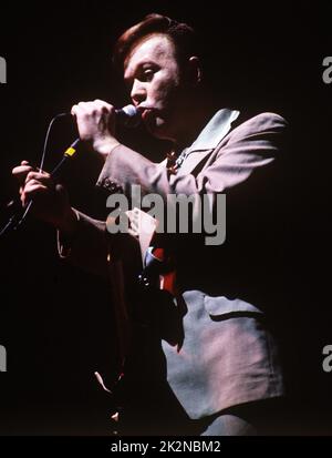 EDWYN COLLINS ; live in der Wembley Arena, London, UK ; 4. März 1996 ; Credit : Mel Longhurst / Performing Arts Images ; www.performingartsimages.com Stockfoto