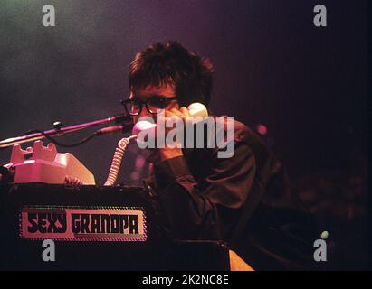 AELS ; Mark Oliver Everett, E (Gesang) ; Live at Shepherd's Bush Empire , London, UK ; Mai 1997 ; Credit : Mel Longhurst / Performing Arts Images ; www.performingartsimages.com Stockfoto