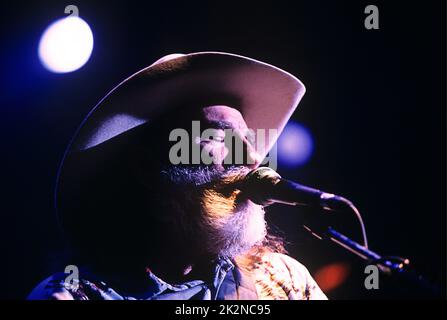 BELLAMY BROTHERS; Homer Bellamy (Gitarre, Gesang); live in London, UK; Mai 1997 ; Credit : Mel Longhurst / Performing Arts Images ; www.performingartsimages.com Stockfoto