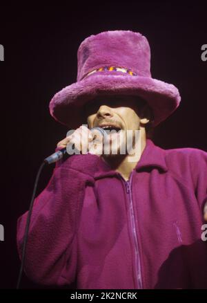 JAMIROQUAI ; Jay Kay (Gesang) ; live in der Royal Albert Hall, London, UK ; 1996 ; Credit : Mel Longhurst / Performing Arts Images ; www.performingartsimages.com Stockfoto