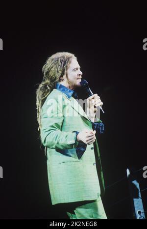 SIMPLY RED ; Mick Hucknall ; live in concert, UK ; 20 December 1995 ; Credit : Mel Longhurst / Performing Arts Images ; www.performingartsimages.com Stockfoto