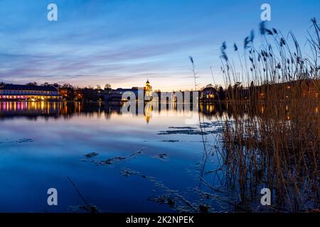 Überlegungen zu einem See aus der Stadt Bad Salzungen in Thüringen Stockfoto