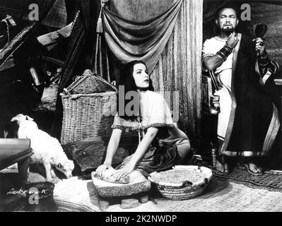 DEBRA PAGET und EDWARD G. ROBINSON in DEN ZEHN GEBOTEN 1956 Regisseur CECIL B. DeMille Motion Pictures Associates / Paramount Pictures Stockfoto