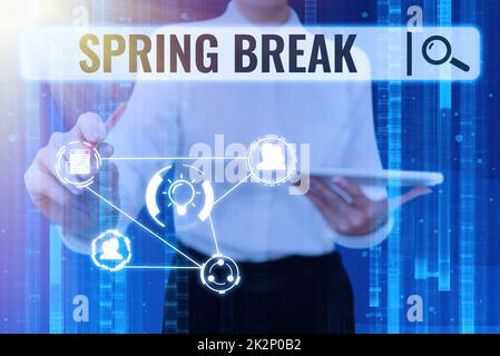 Schild mit der Aufschrift Spring Break. Konzept bedeutet Ferien an Schulen und Universitäten während des Frühlings Lady in Anzug Poins Stift hält Tablet und erreicht globales innovatives Denken. Stockfoto