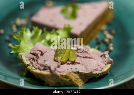 Hausgemachte Terrine auf einem Teller Stockfoto