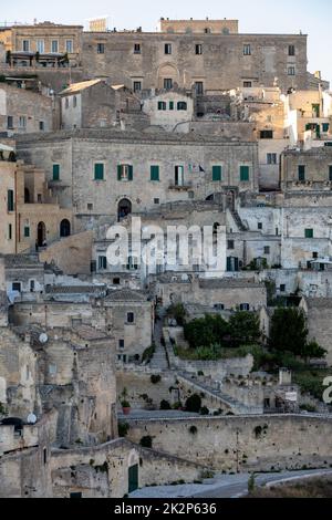 Blick auf die Sassi di Matera, ein historisches Viertel in der Stadt Matera, Basilikata. Italien Stockfoto