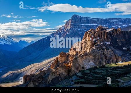 Dhankar Kloster thront auf einer Klippe im Himalaya, Indien Stockfoto