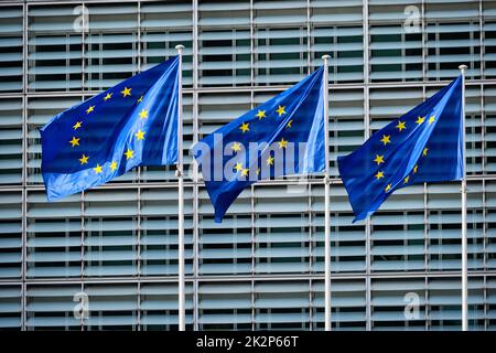 EU-Flaggen vor der Europäischen Kommission Stockfoto