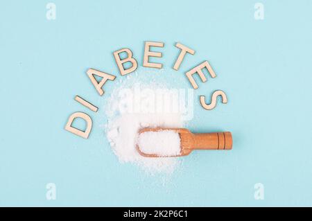 Schaufel mit weißem raffiniertem Zucker, gesundheitliche Probleme durch Diabetes, Insulin resistent, ungesunde Lebensmittel, sucht nach Süßigkeiten Stockfoto