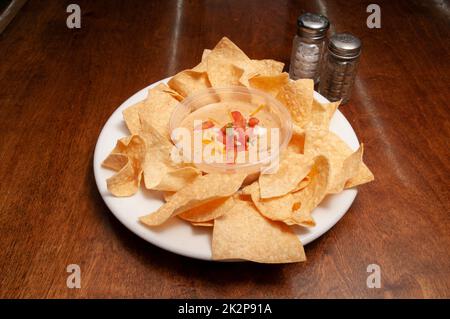 Mexikanische Chips und Queso Stockfoto