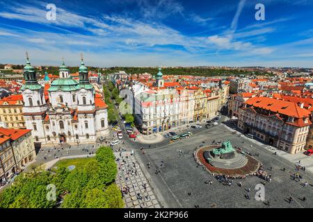 Blick auf den Stare Mesto Platz, den alten Stadtplatz und die St. Nikolaus Kirche vom Rathaus Stockfoto