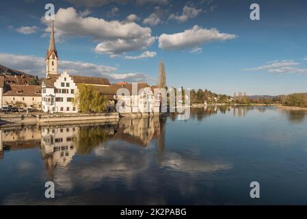Rhein mit Kloster St. Georg und Kirche, Stein am Rhein, Kanton Schaffhausen, Schweiz Stockfoto