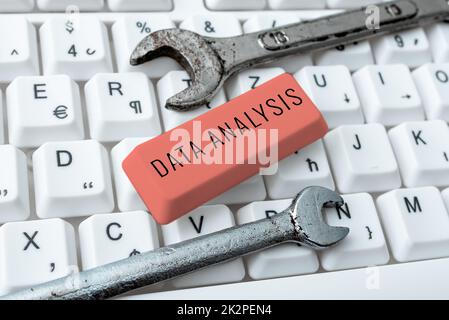 Schild mit Anzeige der Datenanalyse. Geschäftskonzept Zahlen in analytische Abschlussprognosen übersetzen Stockfoto