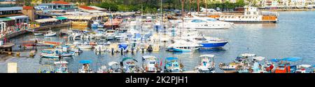 PAPHOS, Zypern - 1. November 2014: Hafen Sie Blick vom Dach des Schlosses Paphos. Stockfoto