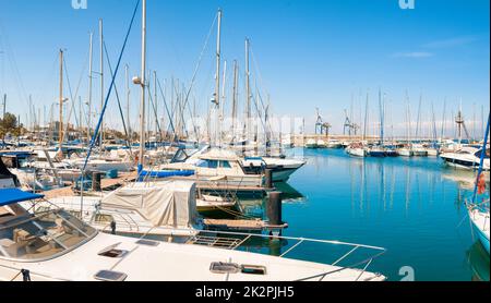 Panoramablick auf Hafen von Larnaca. Zypern Stockfoto