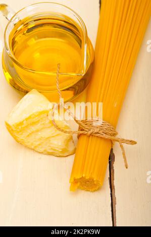 Italienische Pasta grundlegende Lebensmittelzutaten Stockfoto