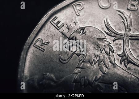 Der böhmische Heraldische Löwe auf der tschechischen Kronenmünze. Finanzkonzept. Makro Stockfoto