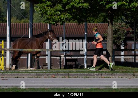 Bild aufgenommen am 23. September 2022 in Zagreb, Herbstszenografie am Zagreber Jarun-See am ersten Frühlingstag. Foto: Davor Puklavec/PIXSELL Stockfoto