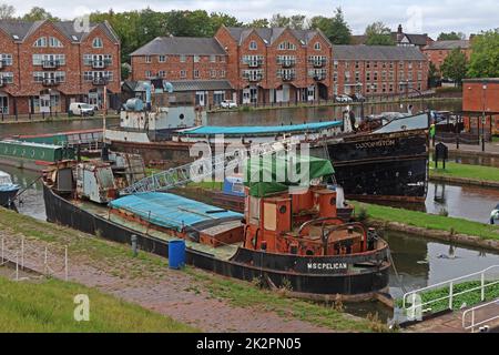 MSC Pelican 1956 und ICI Cuddington, National Waterways Museum, South Pier Road, Ellesmere Port, Cheshire, ENGLAND, GROSSBRITANNIEN, CH65 4FW Stockfoto