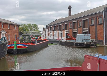 George NCB & Priestman Crab Dredger Boat Carriers, Shropshire Union Canal at Ellesmere Port, Cheshire, England, Großbritannien Stockfoto