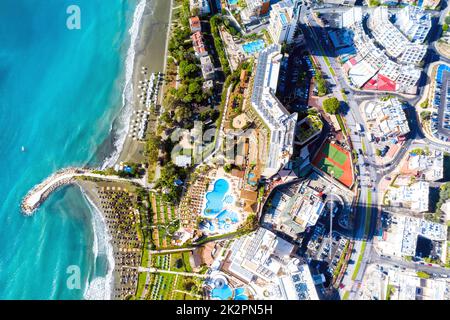 Luftdrone mit Blick auf das Stadtbild von Limassol. Zypern Stockfoto